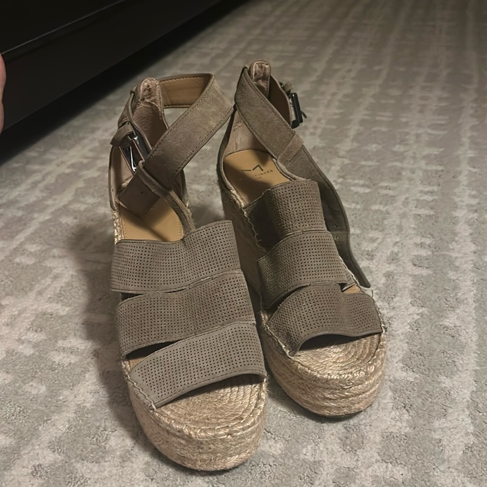 Marc Fisher comfortable cute sage green size 9 wedges gently worn